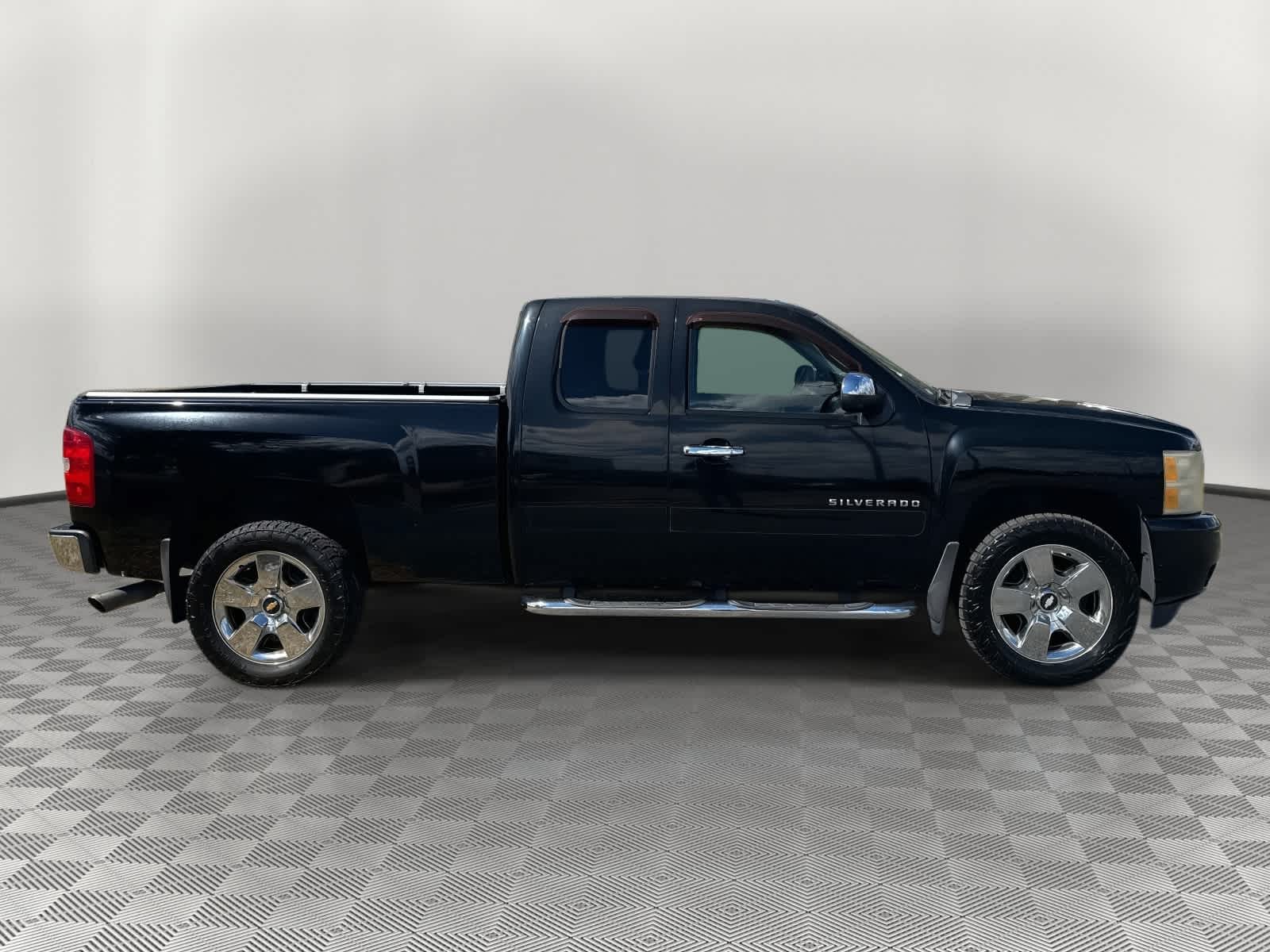 2011 Chevrolet Silverado 1500 4WD Ext Cab 143.5 LT
