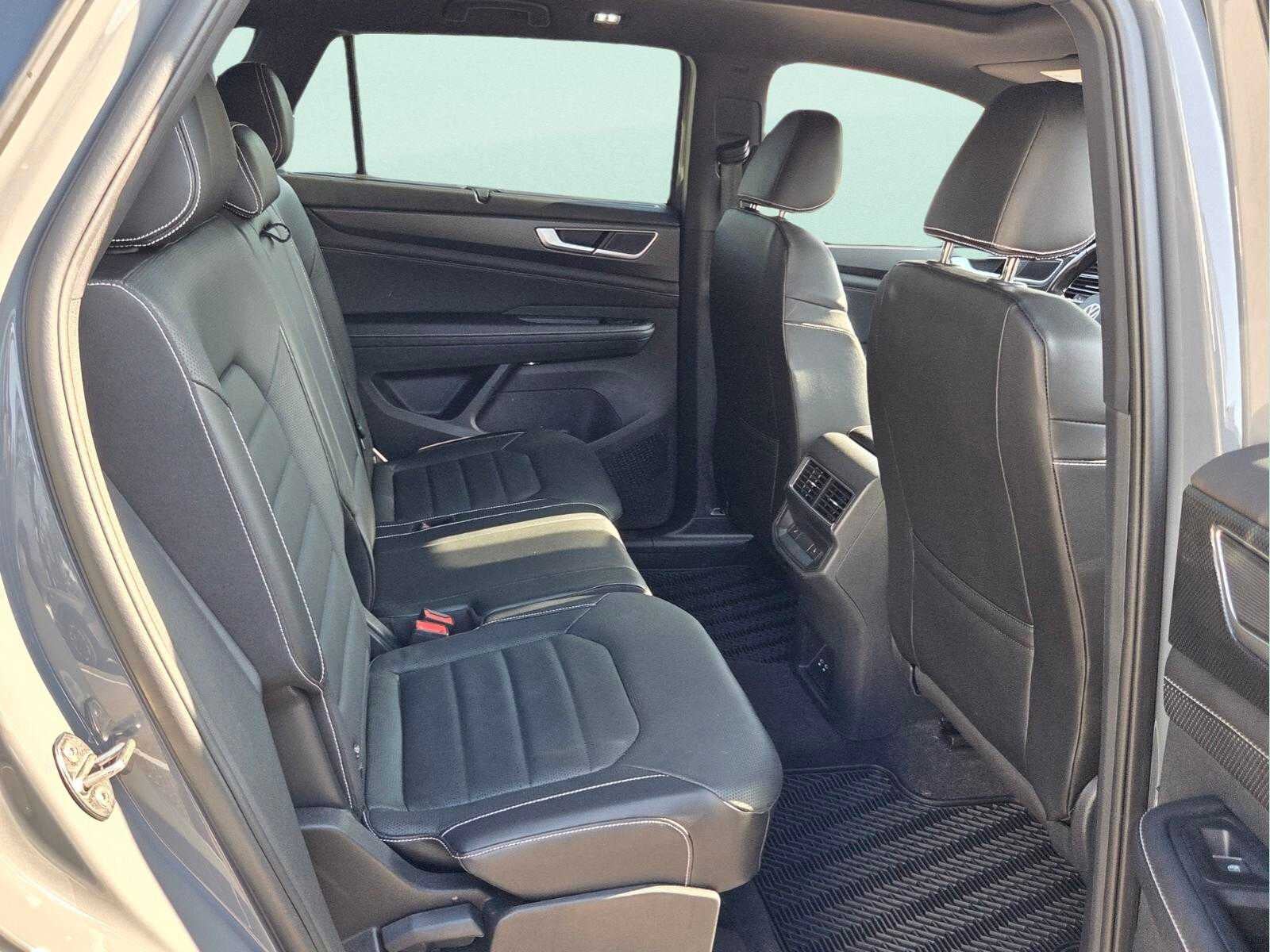 2024 Volkswagen Atlas Cross Sport 2.0T SEL R-Line 4MOTION