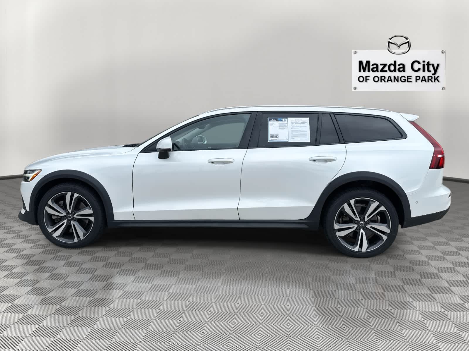 2023 Volvo V60 Cross Country B5 AWD Plus