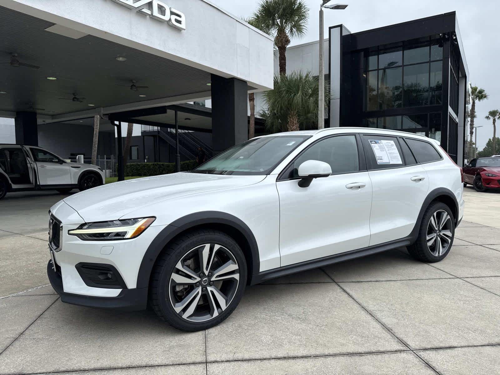 2023 Volvo V60 Cross Country B5 AWD Plus
