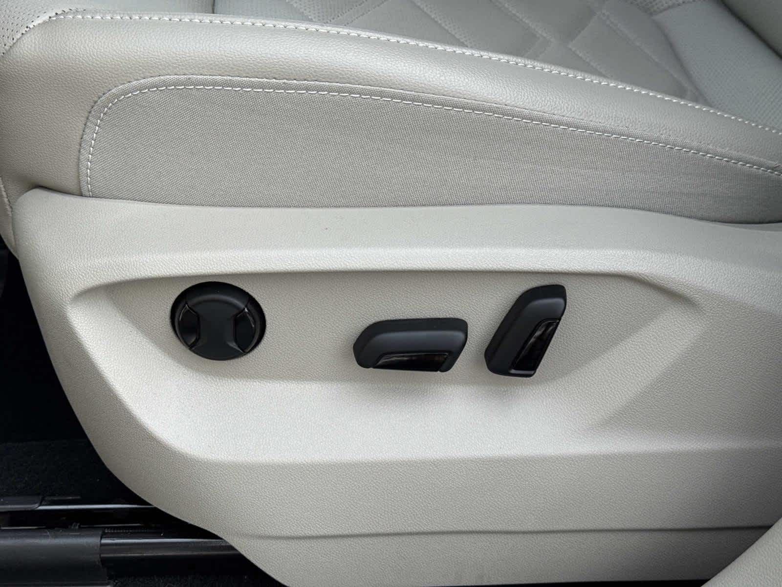 2025 Volkswagen Atlas 2.0T SE