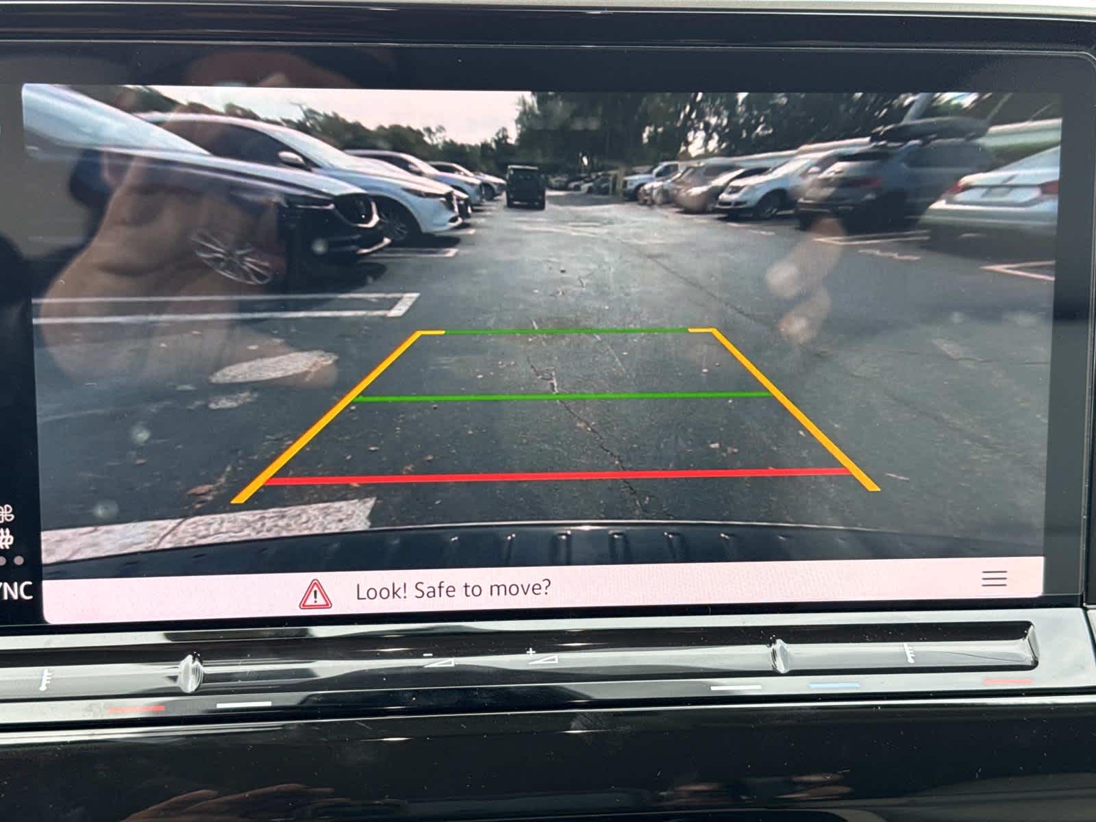 2025 Volkswagen Atlas 2.0T SE