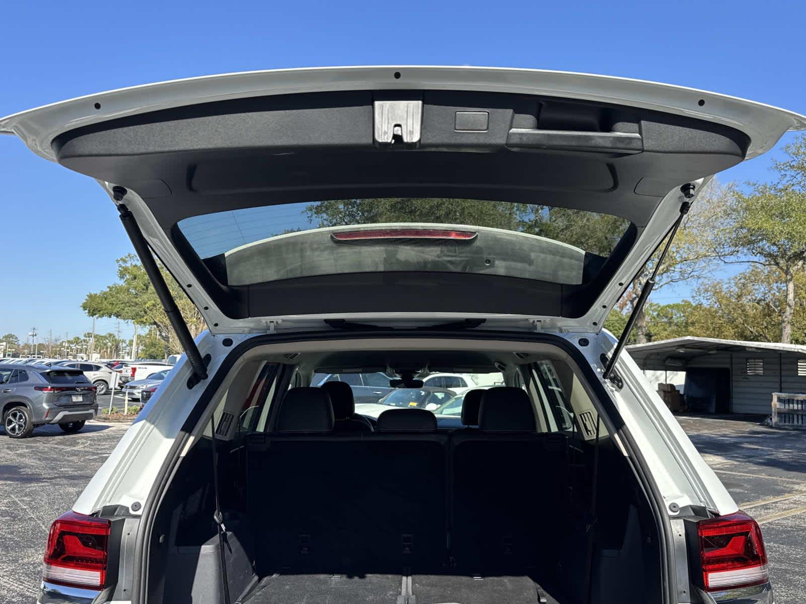 2024 Volkswagen Atlas 2.0T SE