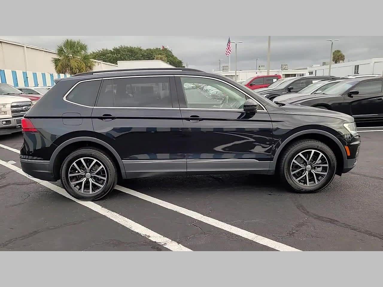 2021 Volkswagen Tiguan SE R-Line Black