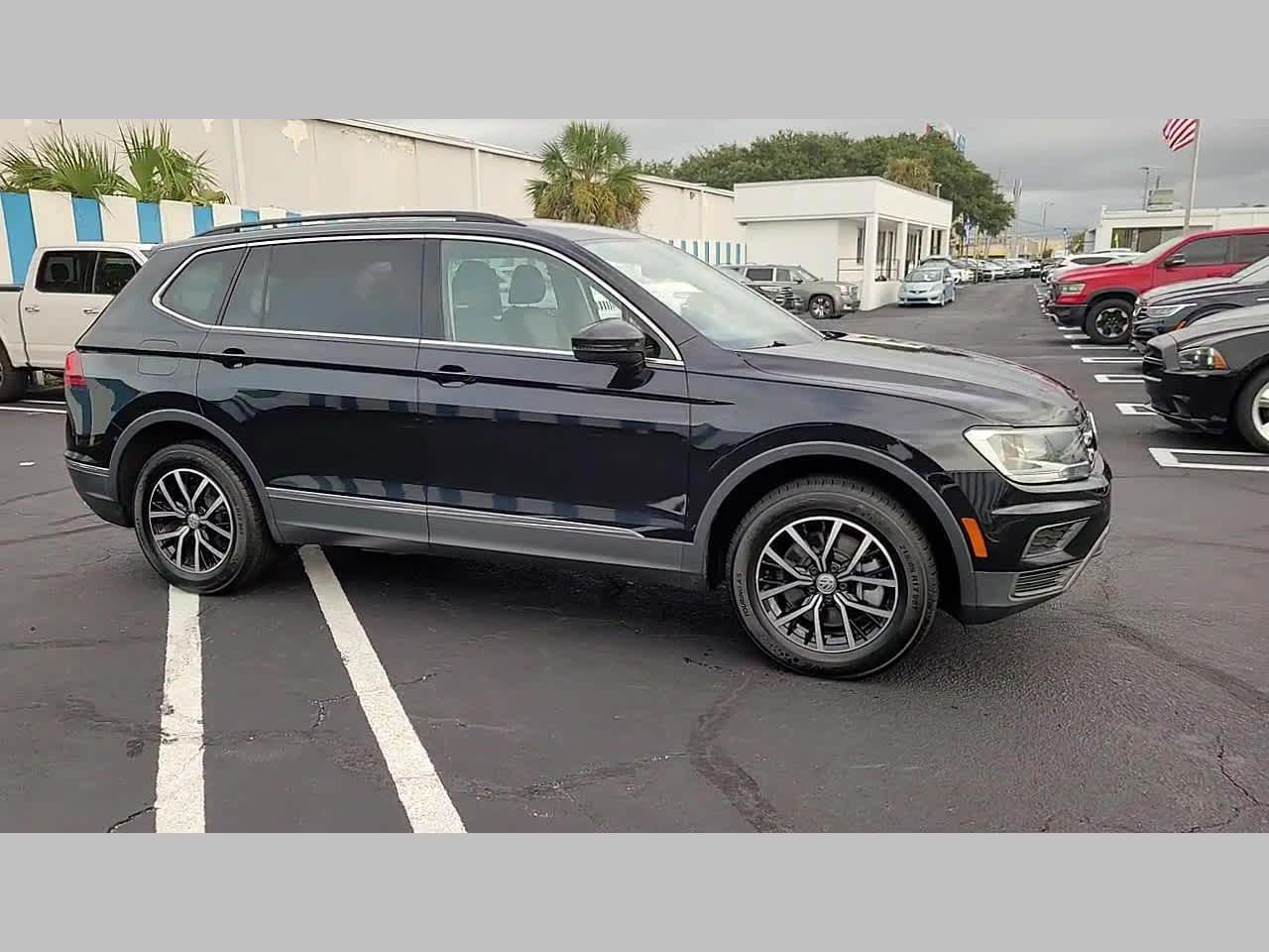 2021 Volkswagen Tiguan SE R-Line Black