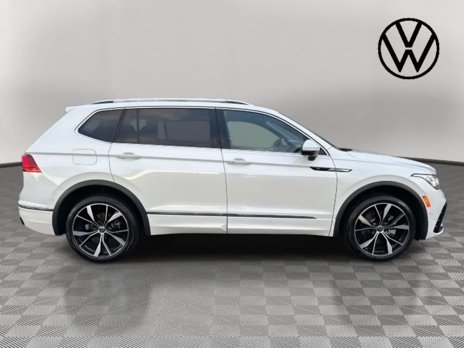 2024 Volkswagen Tiguan SEL R-Line