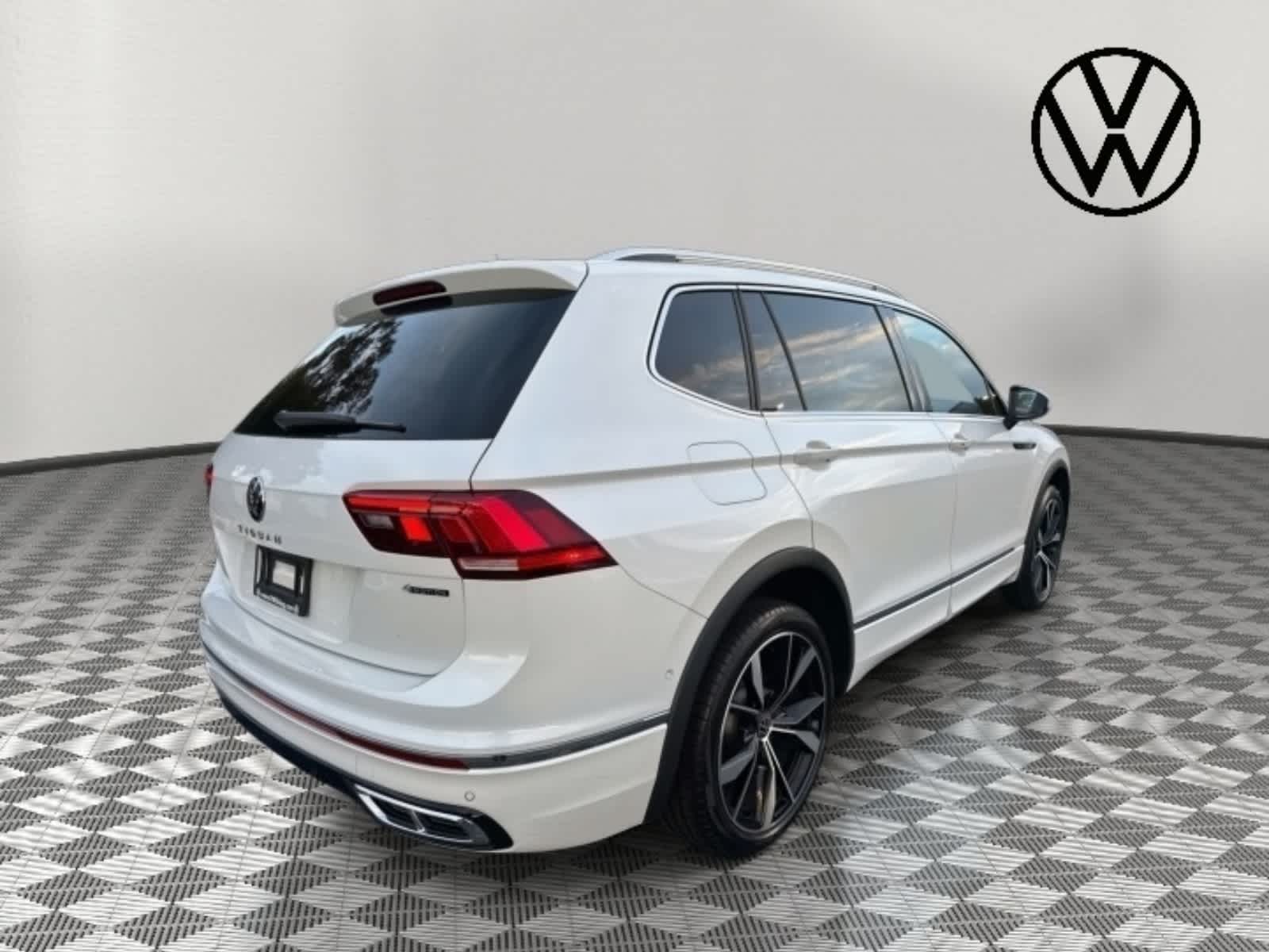 2024 Volkswagen Tiguan SEL R-Line