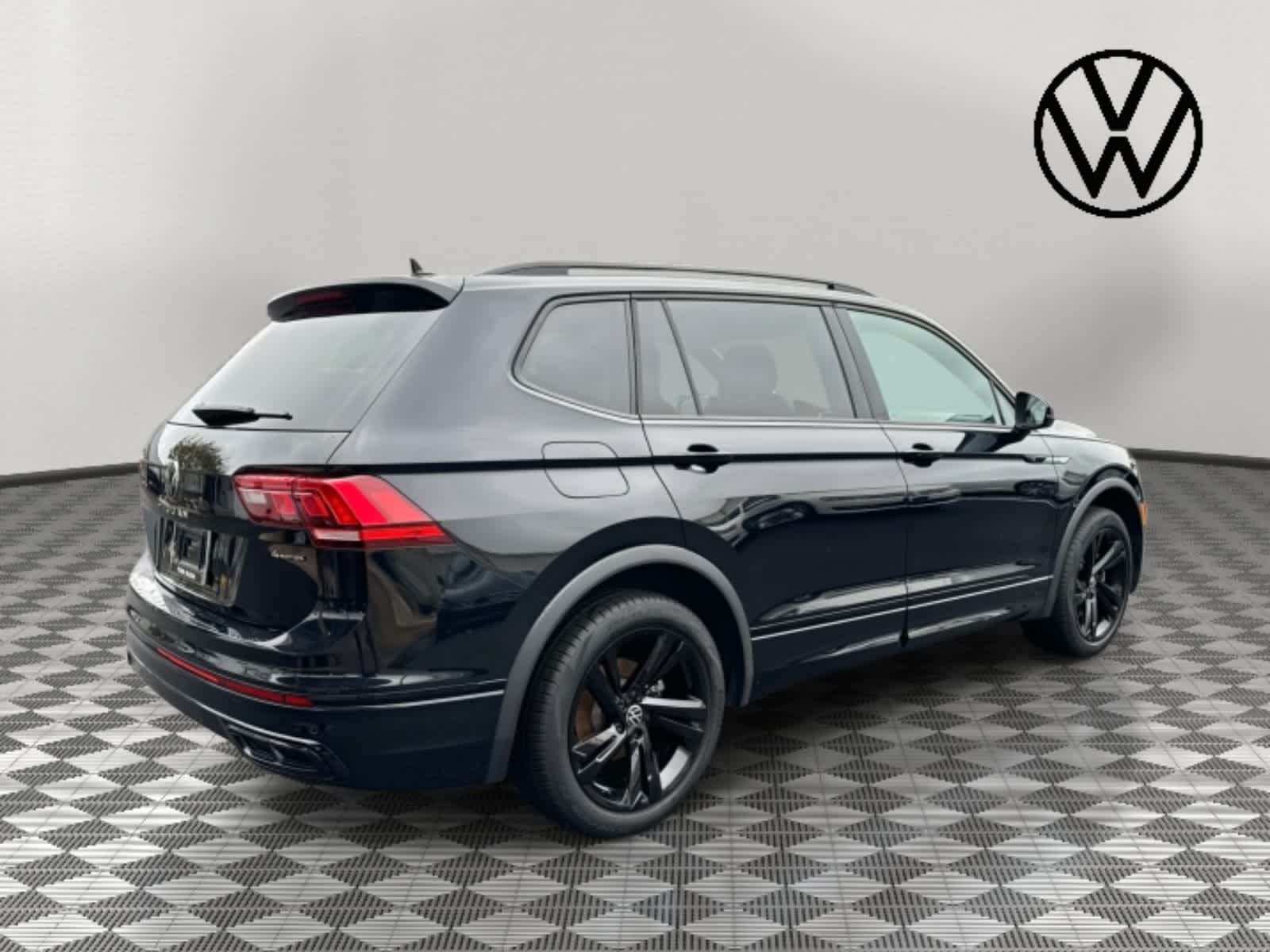 2024 Volkswagen Tiguan SE R-Line Black