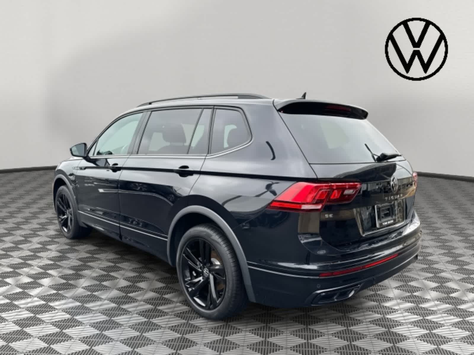 2024 Volkswagen Tiguan SE R-Line Black