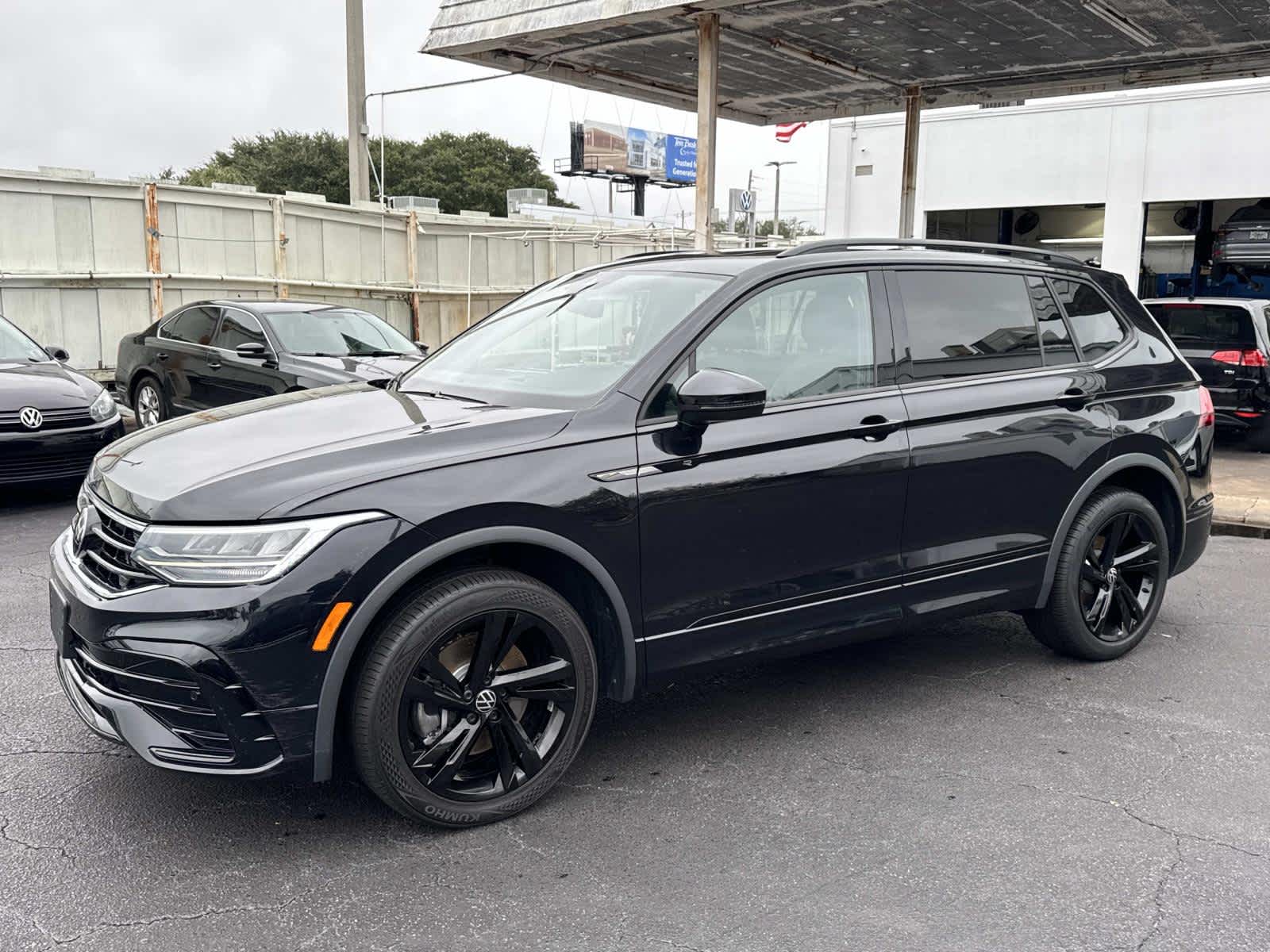2024 Volkswagen Tiguan SE R-Line Black