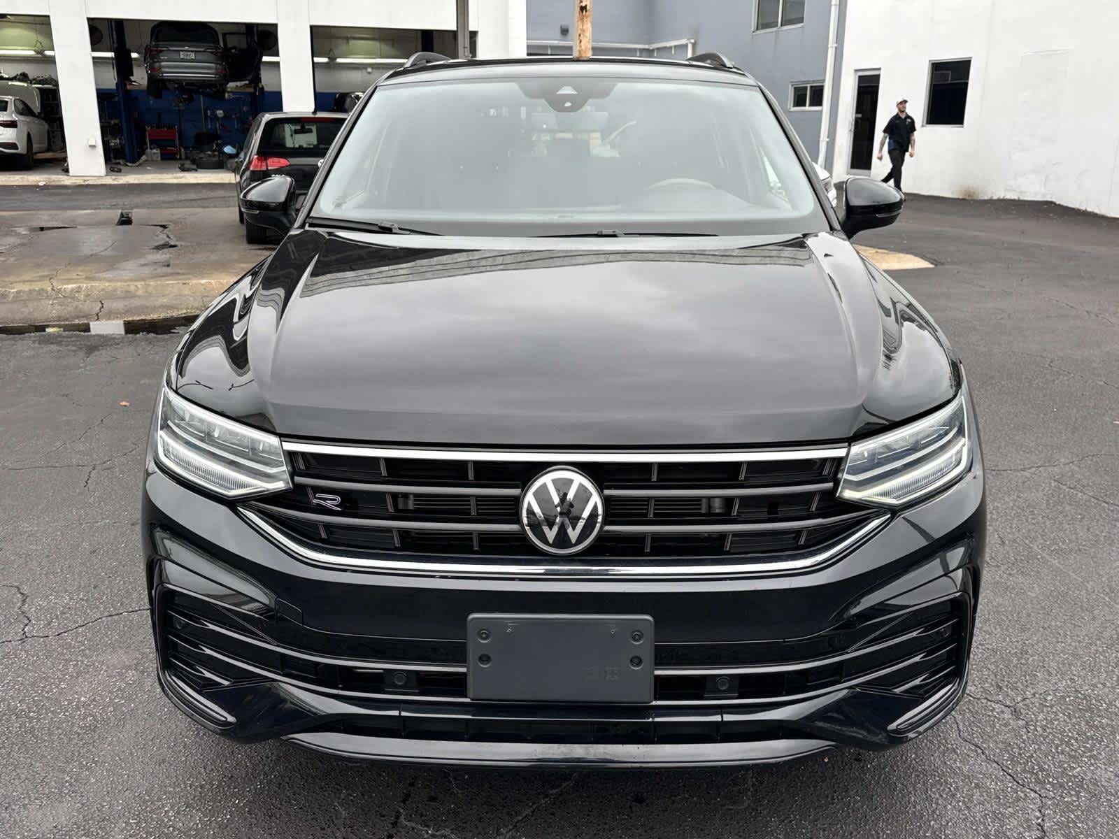 2024 Volkswagen Tiguan SE R-Line Black