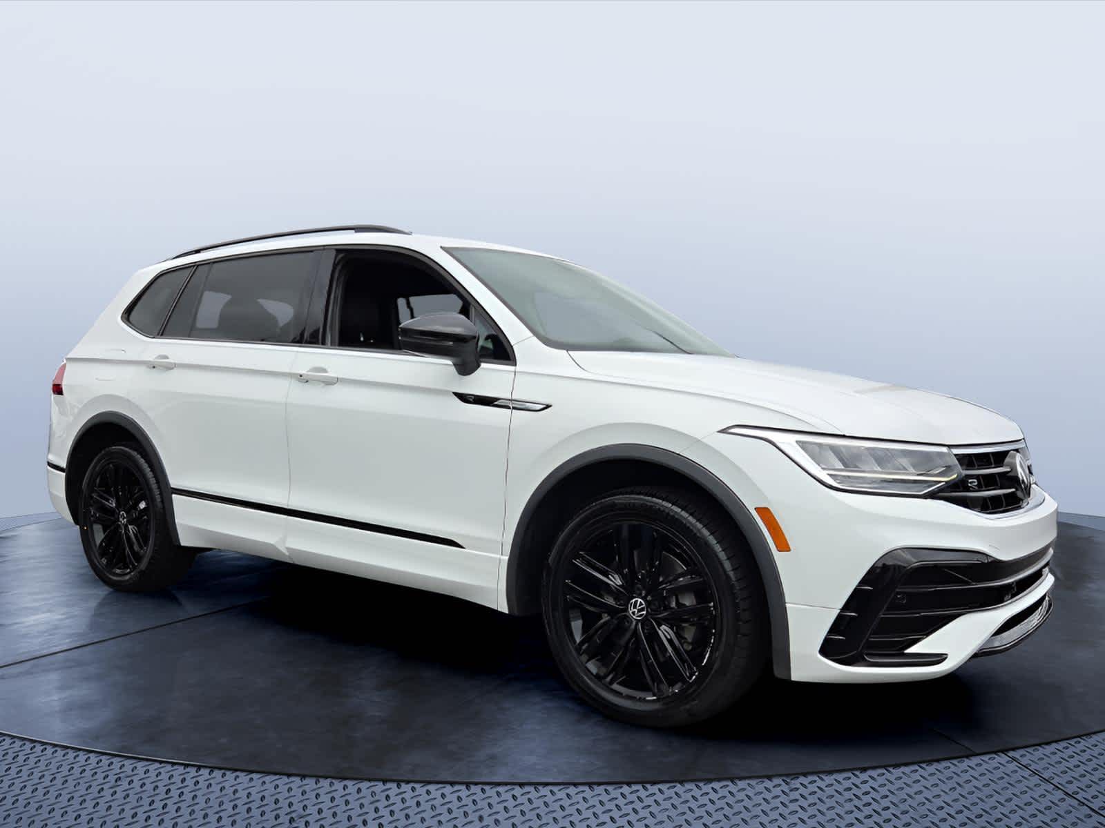 2022 Volkswagen Tiguan SE R-Line Black