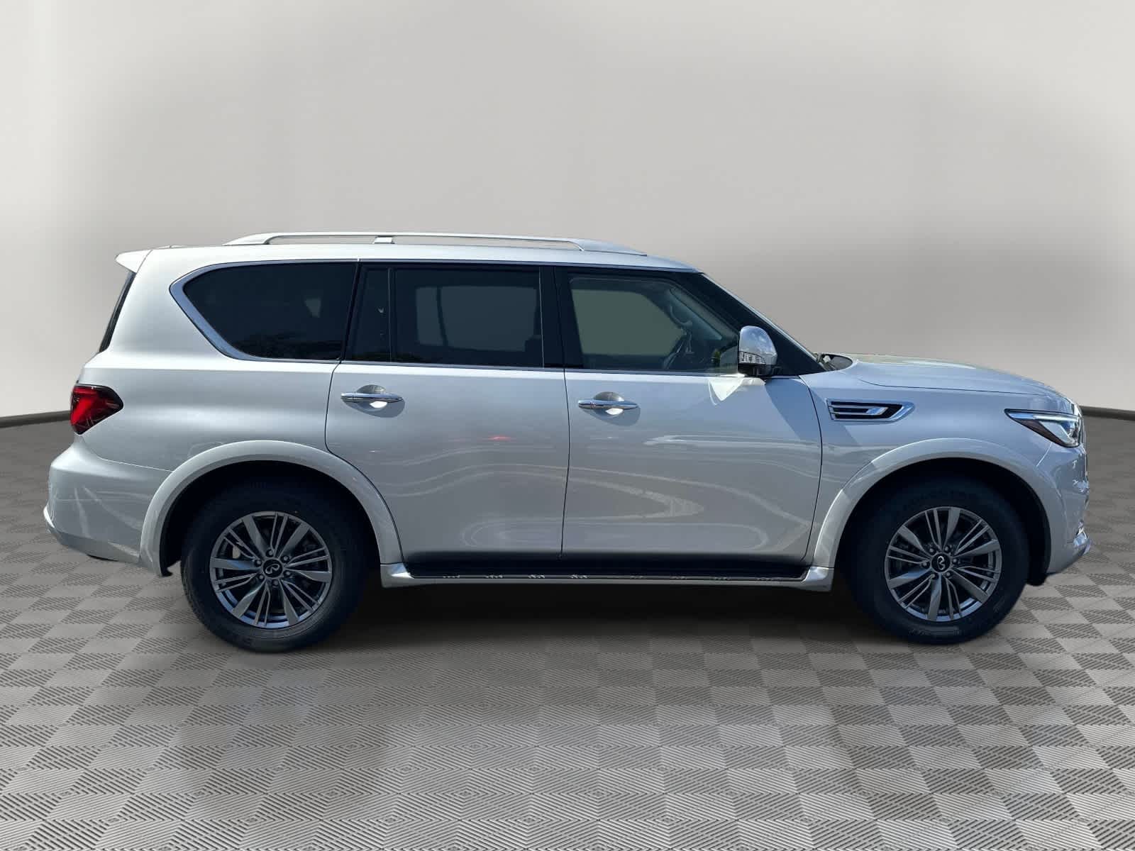 2022 INFINITI QX80 LUXE