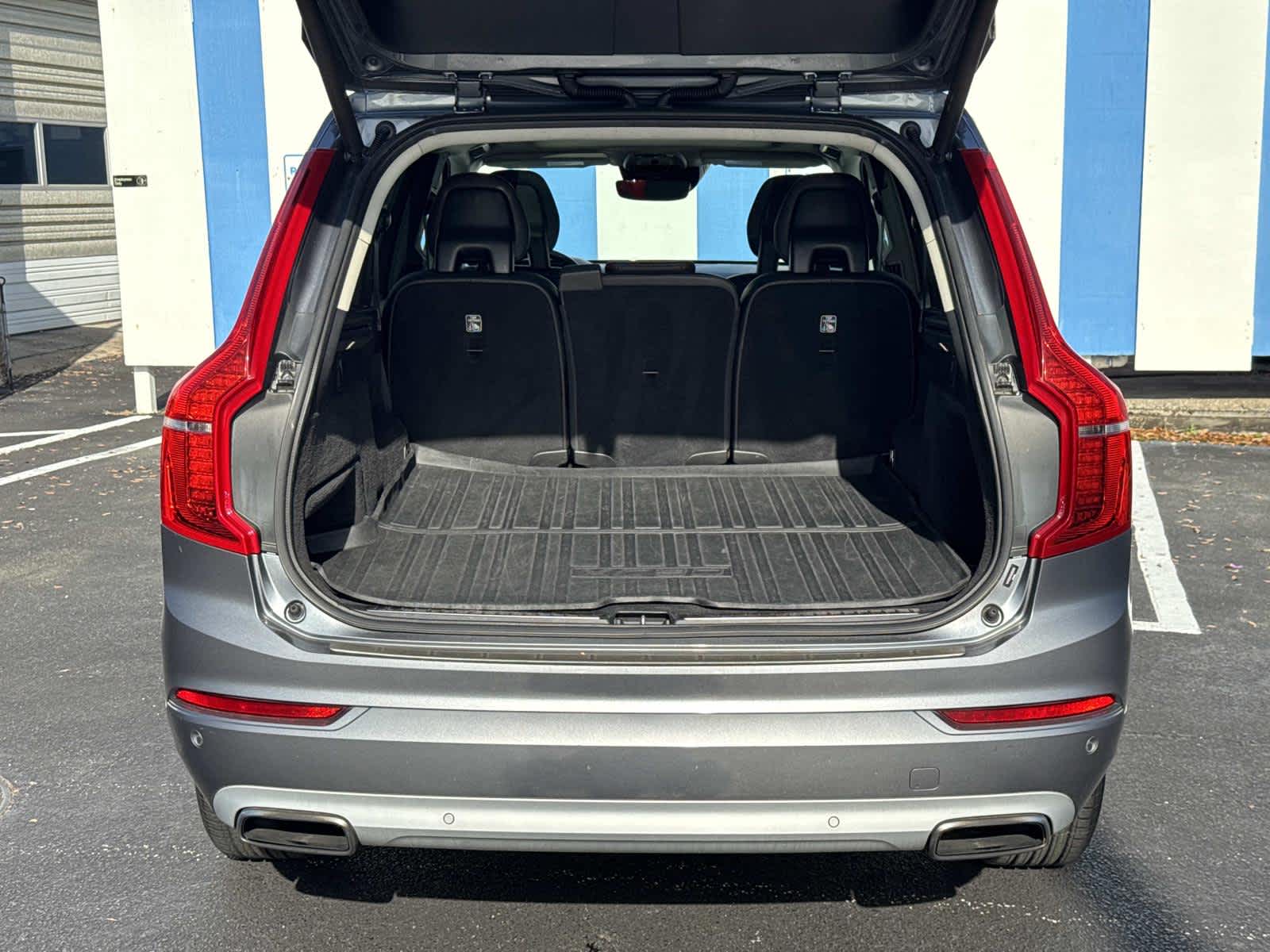 2016 Volvo XC90 T5 Momentum