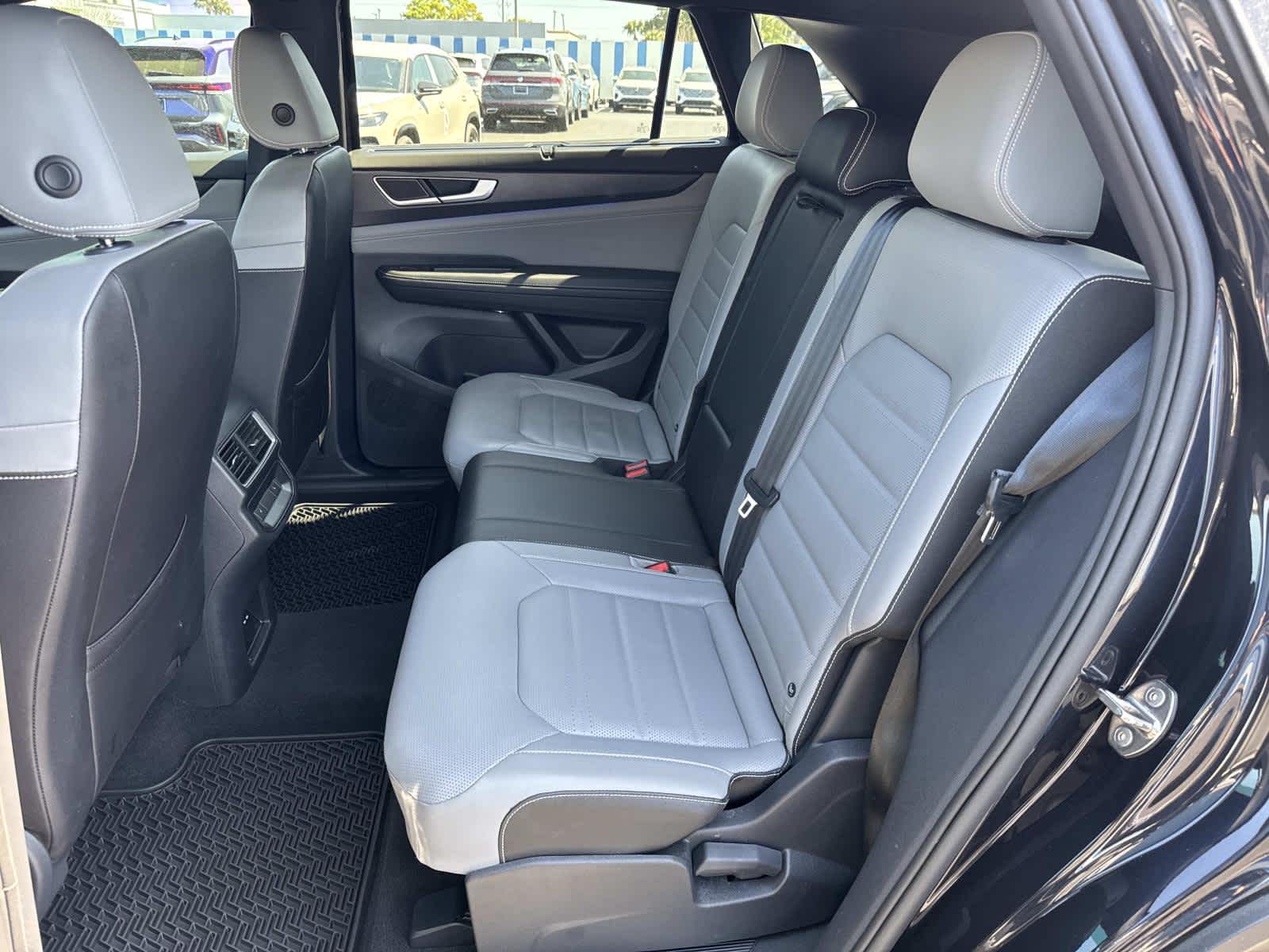 2025 Volkswagen Atlas Cross Sport 2.0T SEL R-Line Black