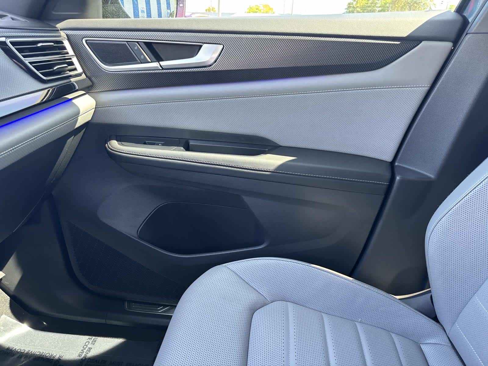 2025 Volkswagen Atlas Cross Sport 2.0T SEL R-Line Black