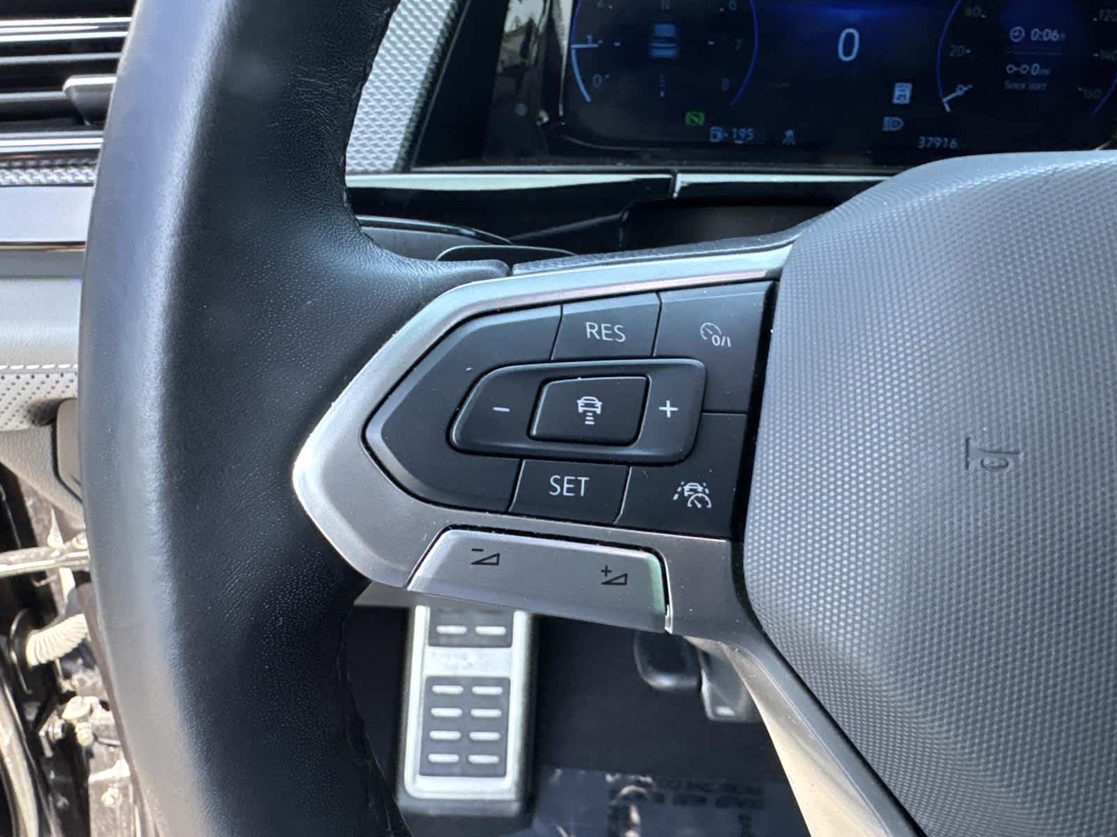 2025 Volkswagen Atlas Cross Sport 2.0T SEL R-Line Black