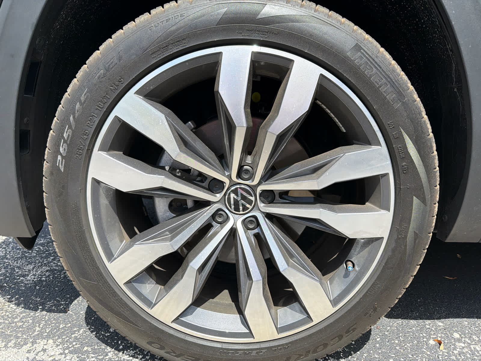 2023 Volkswagen Atlas Cross Sport 3.6L V6 SEL Premium R-Line