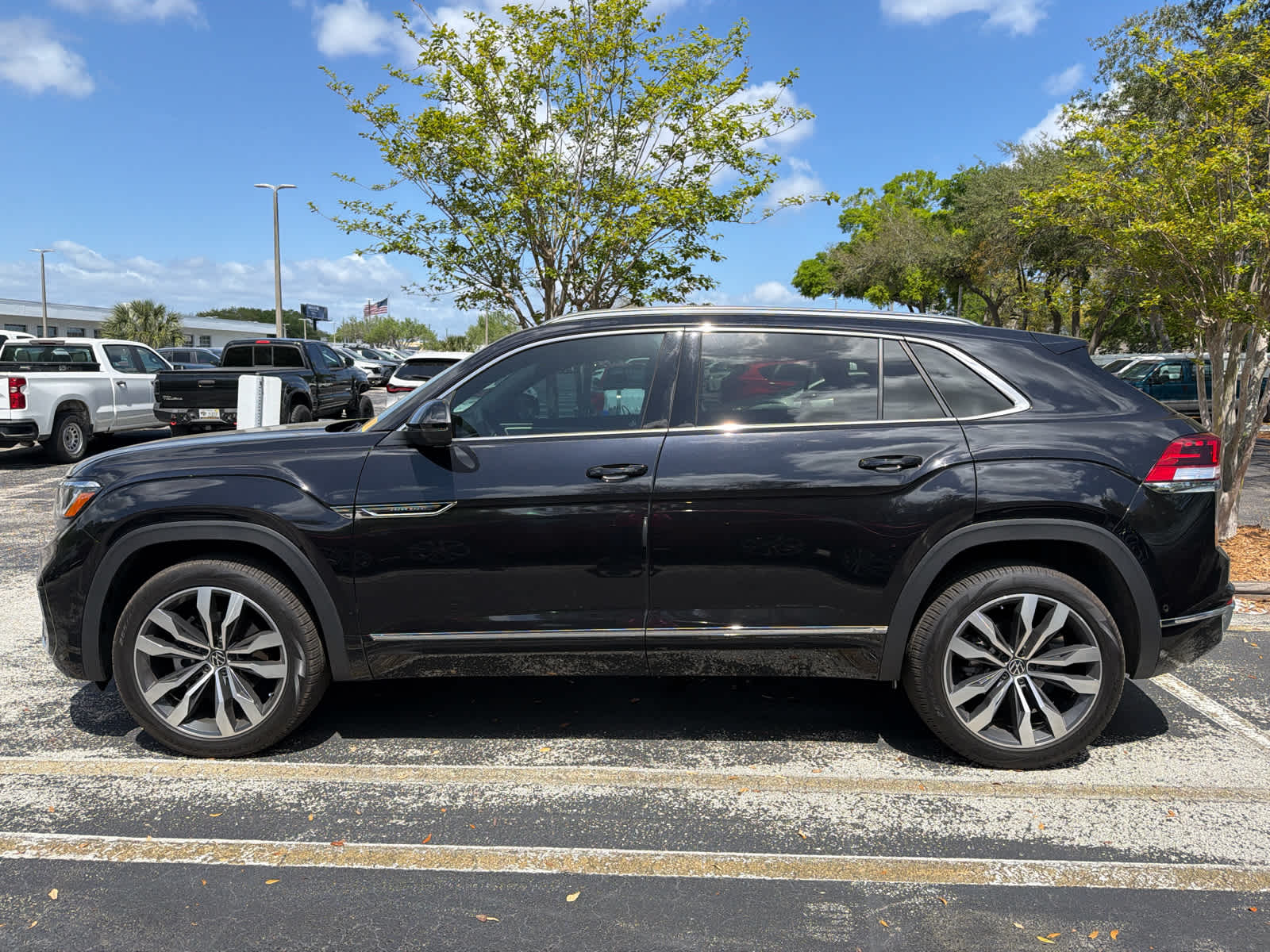 2023 Volkswagen Atlas Cross Sport 3.6L V6 SEL Premium R-Line
