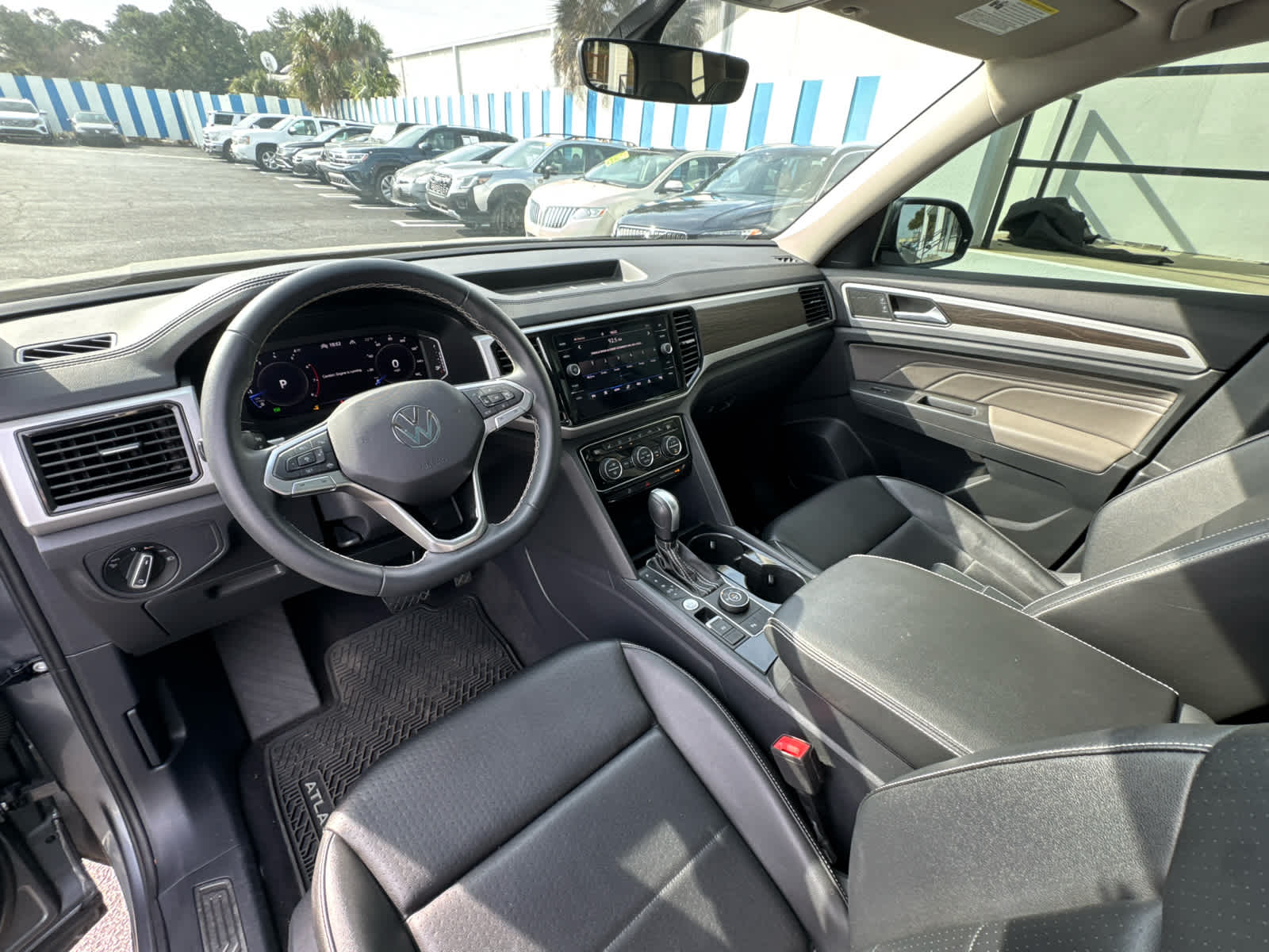 2022 Volkswagen Atlas 3.6L V6 SE w/Technology