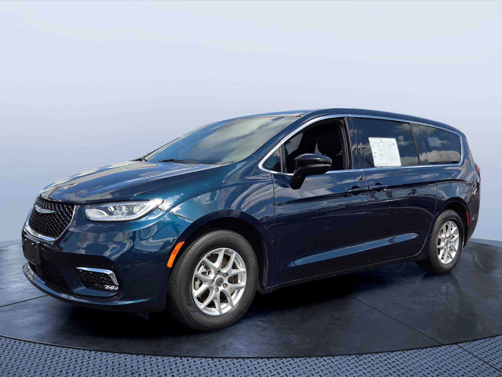 2025 Chrysler Pacifica Select