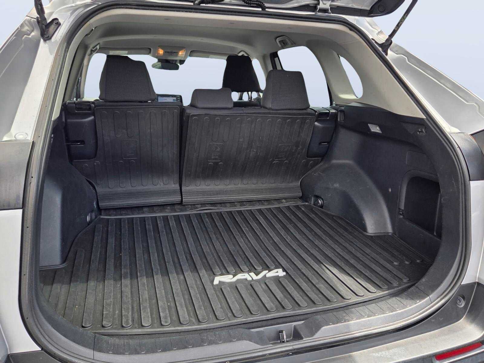 2020 Toyota RAV4 Hybrid LE