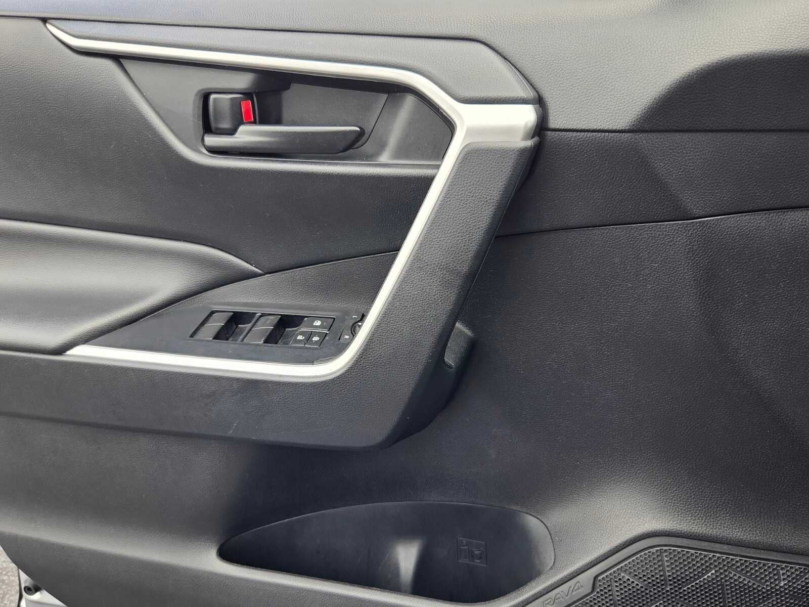 2020 Toyota RAV4 Hybrid LE