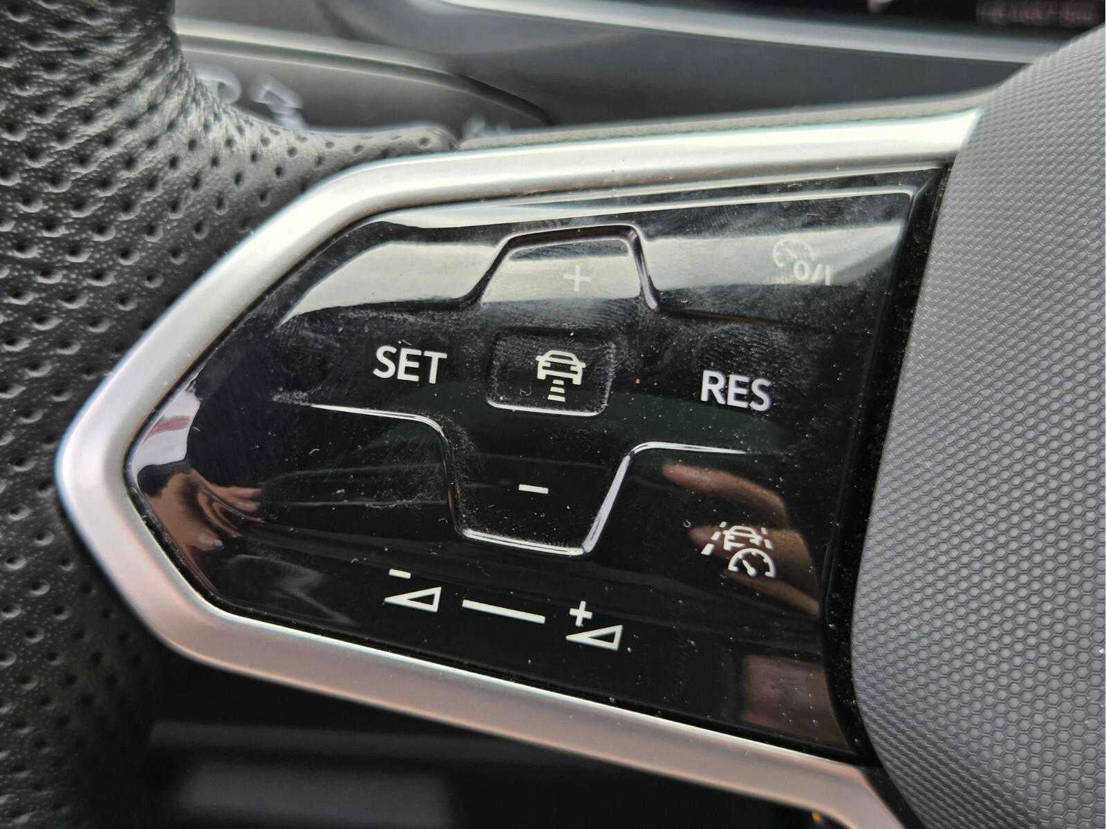 2024 Volkswagen Tiguan SEL R-Line