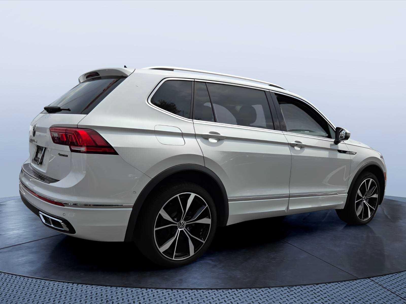 2024 Volkswagen Tiguan SEL R-Line