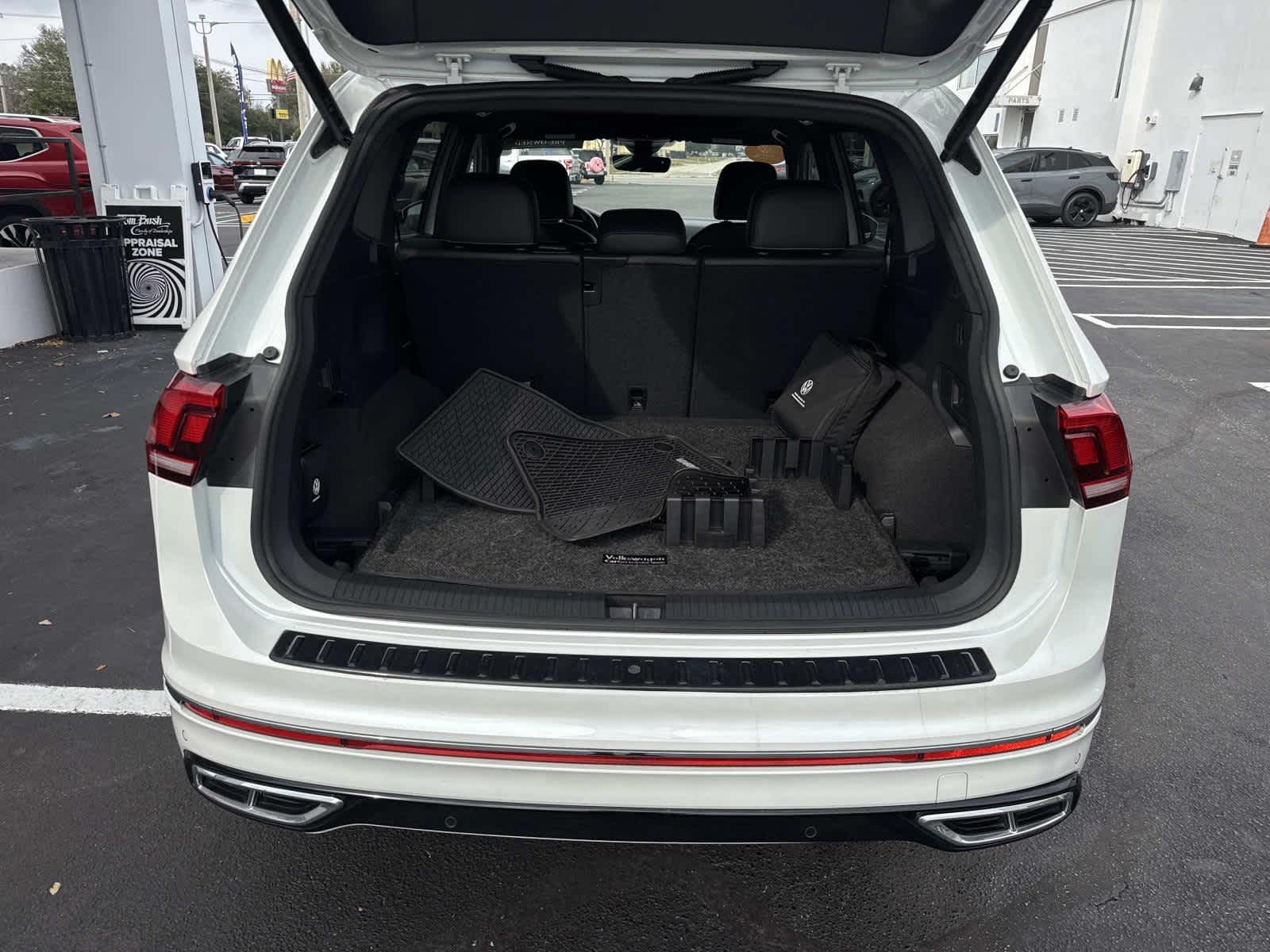 2023 Volkswagen Tiguan SEL R-Line