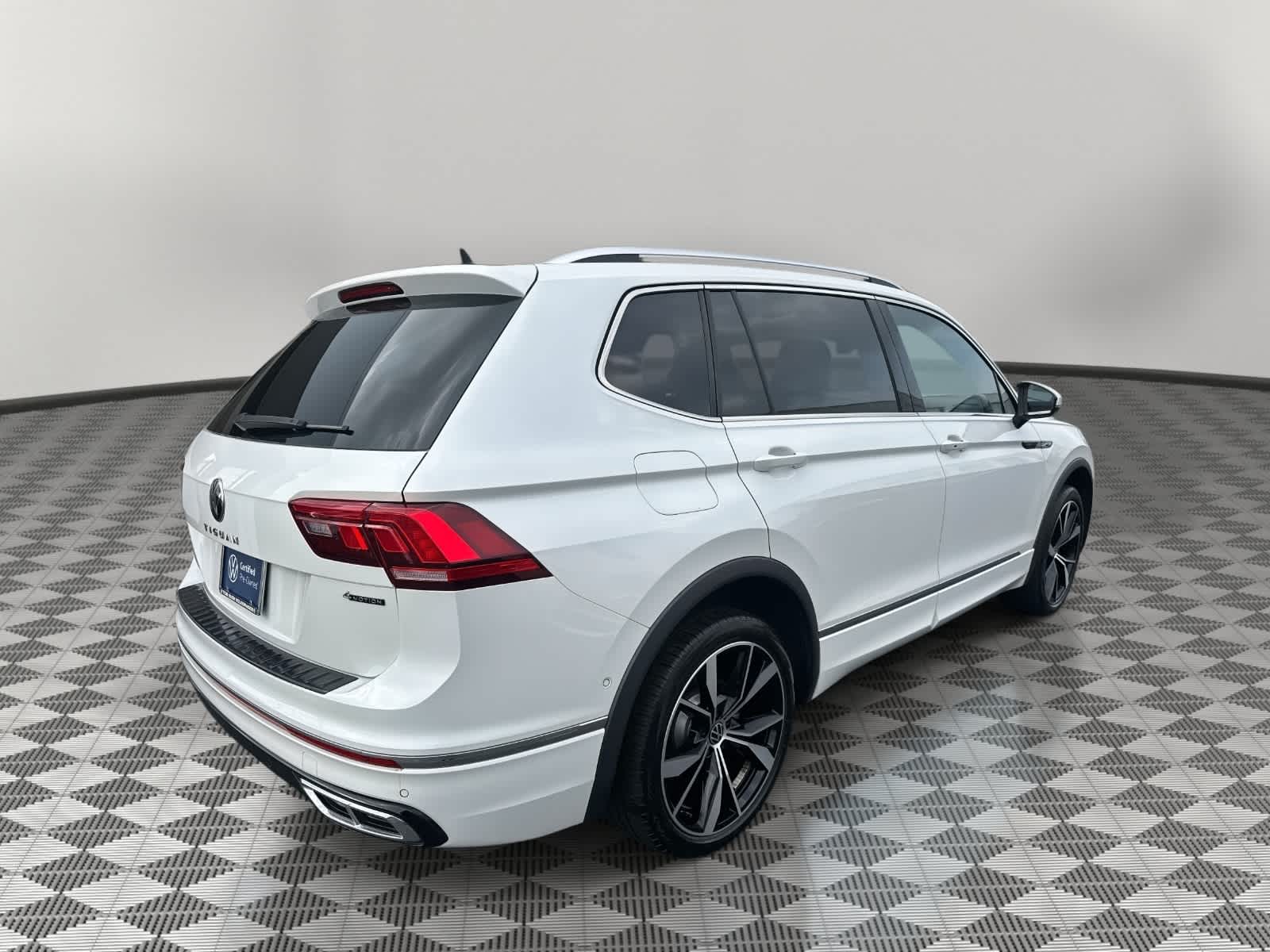 2023 Volkswagen Tiguan SEL R-Line