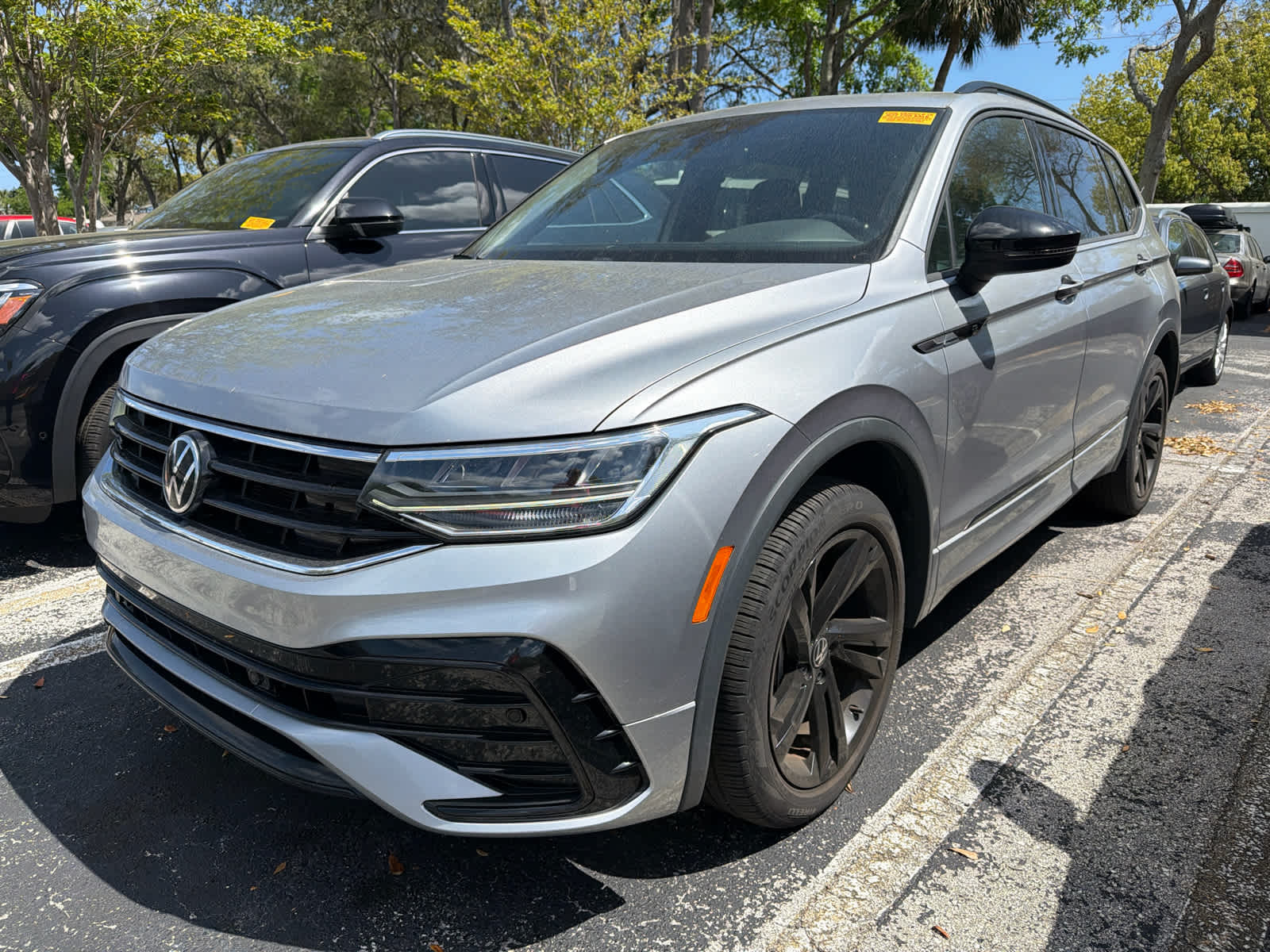 2023 Volkswagen Tiguan SE R-Line Black