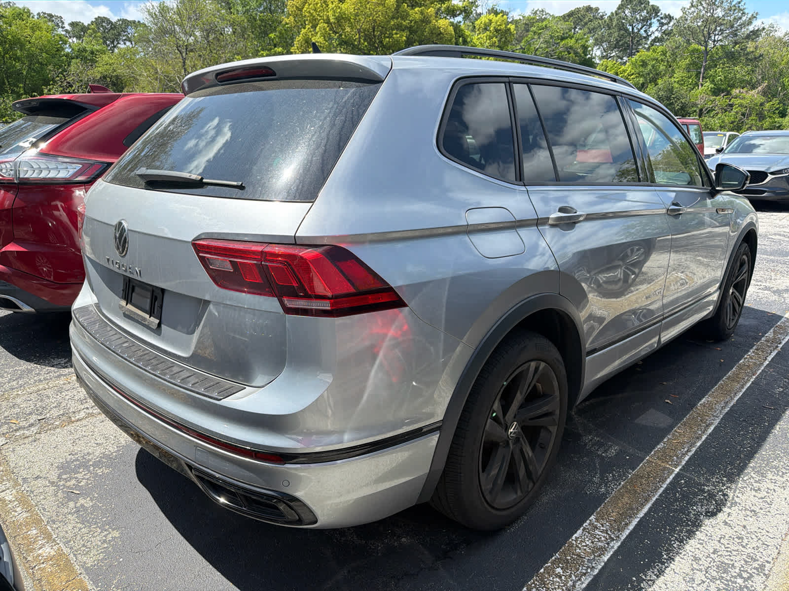 2023 Volkswagen Tiguan SE R-Line Black