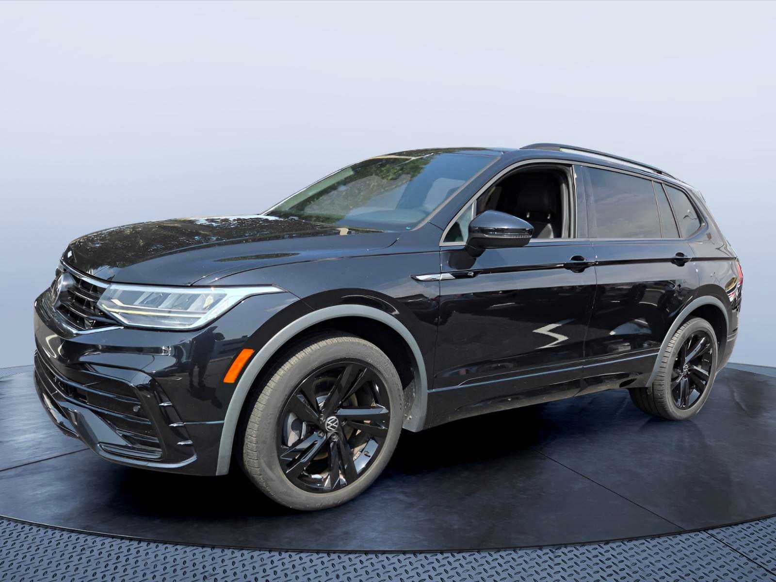 2024 Volkswagen Tiguan SE R-Line Black