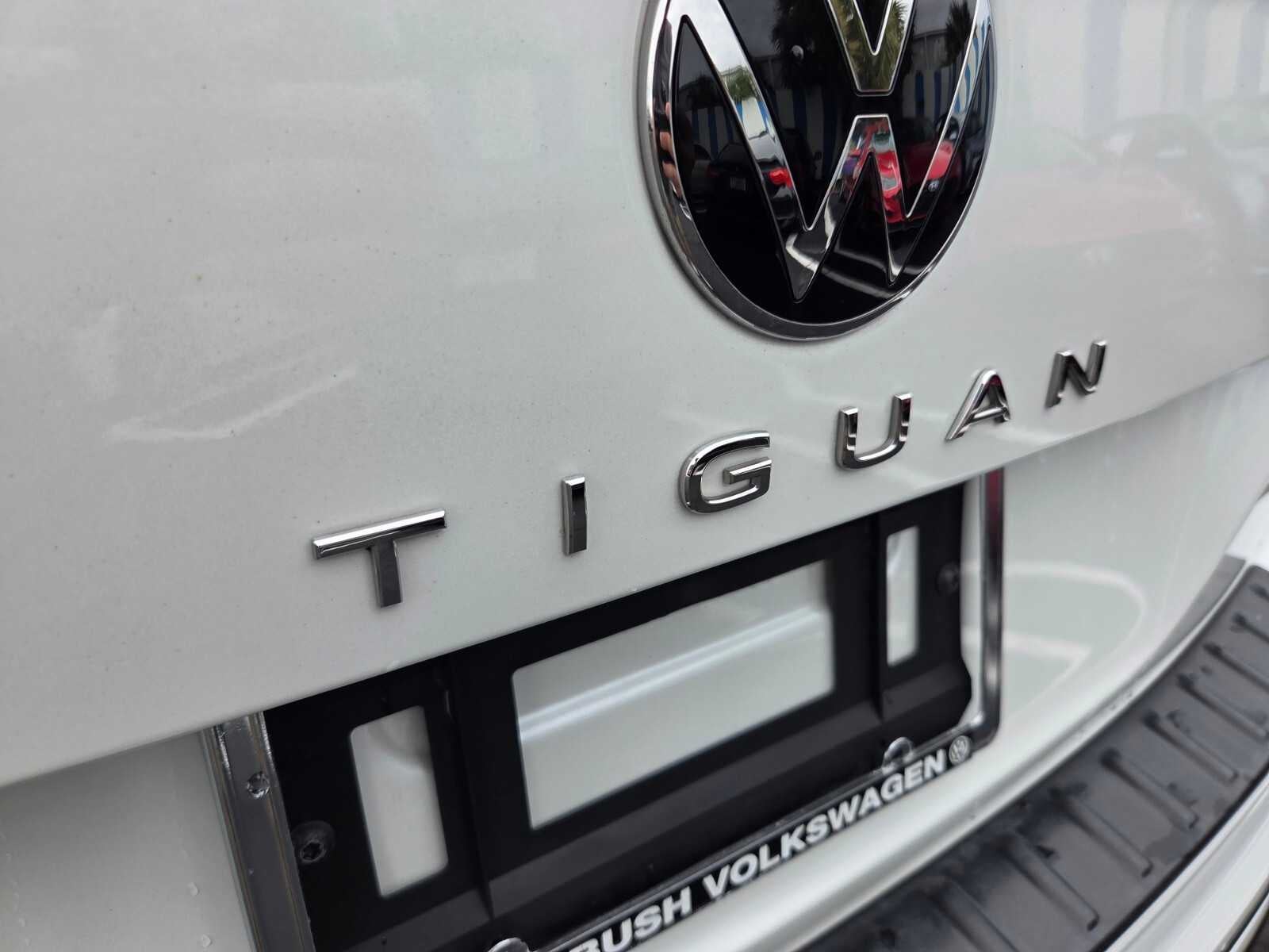 2023 Volkswagen Tiguan SE R-Line Black