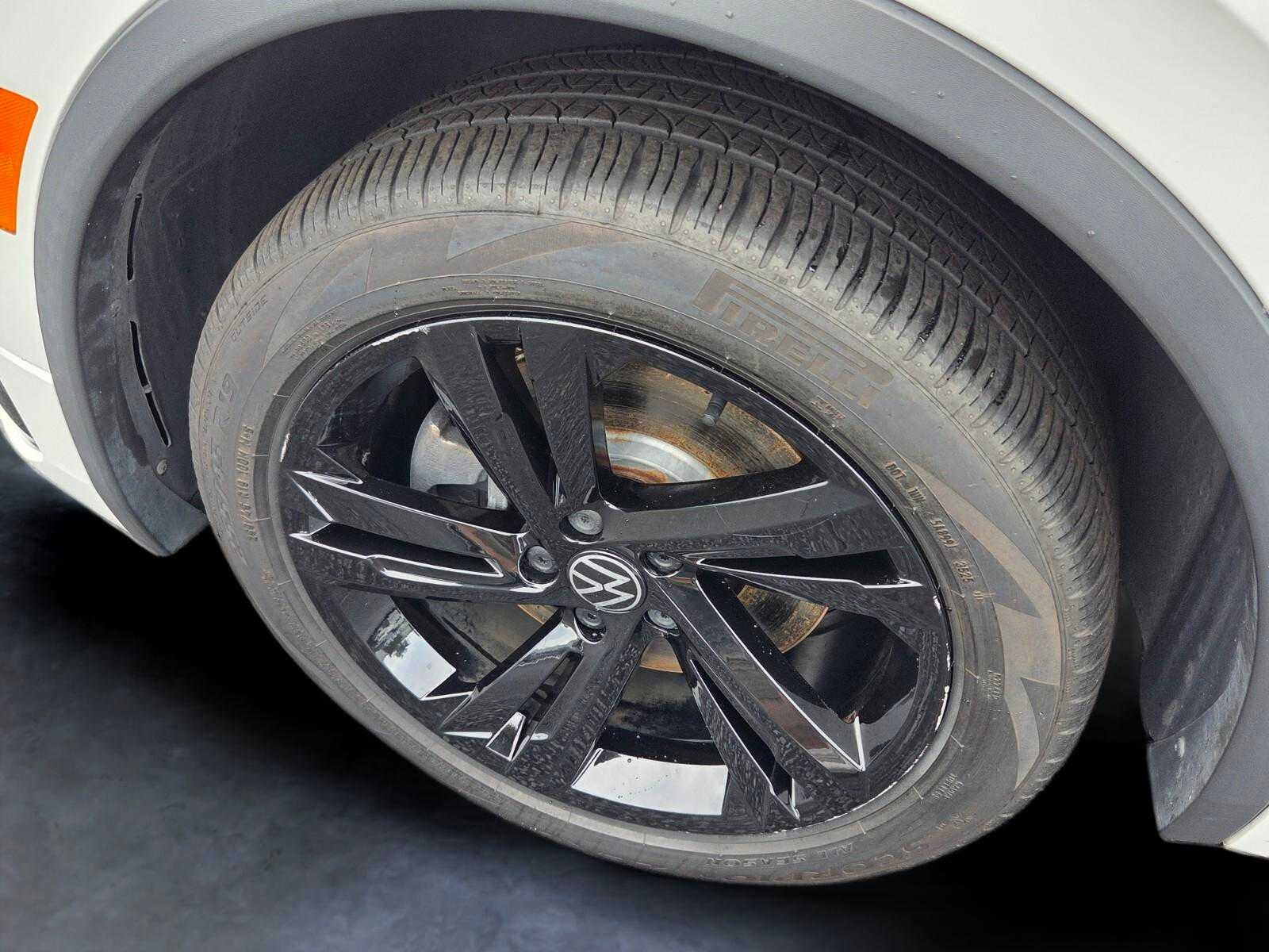 2023 Volkswagen Tiguan SE R-Line Black