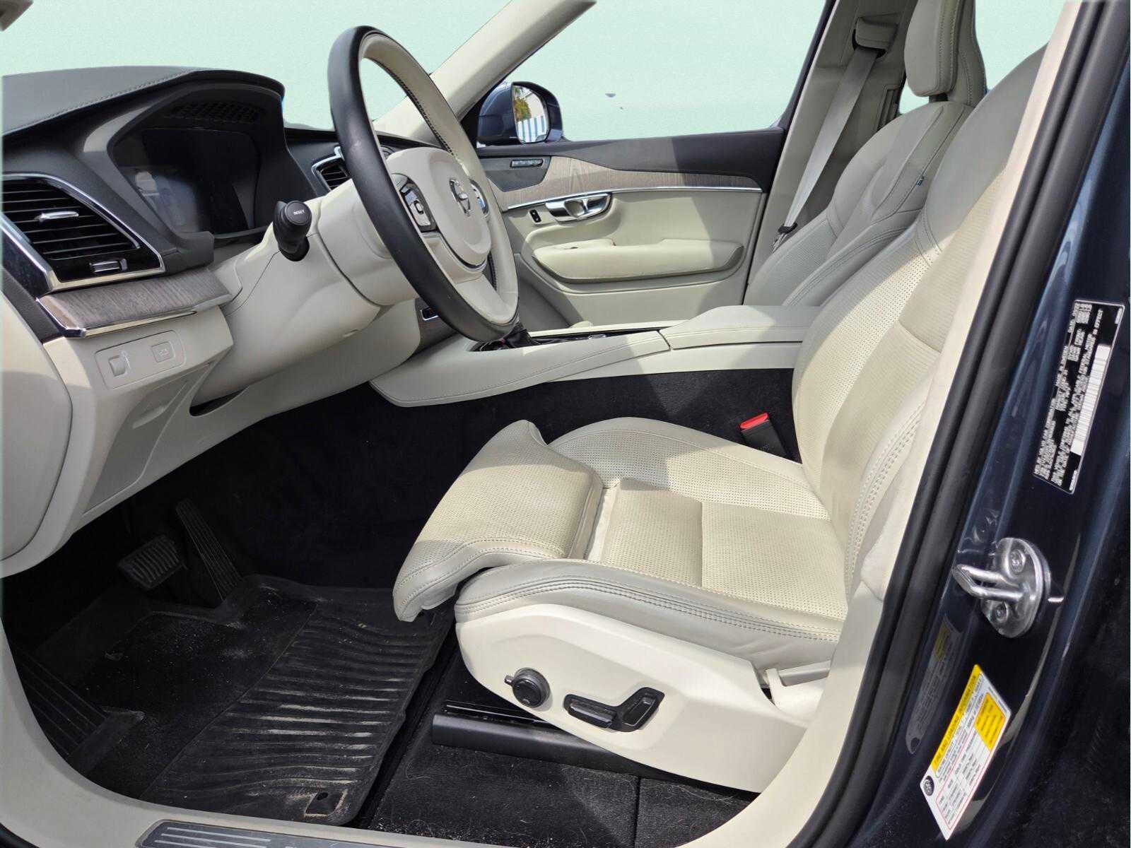 2022 Volvo XC90 Inscription