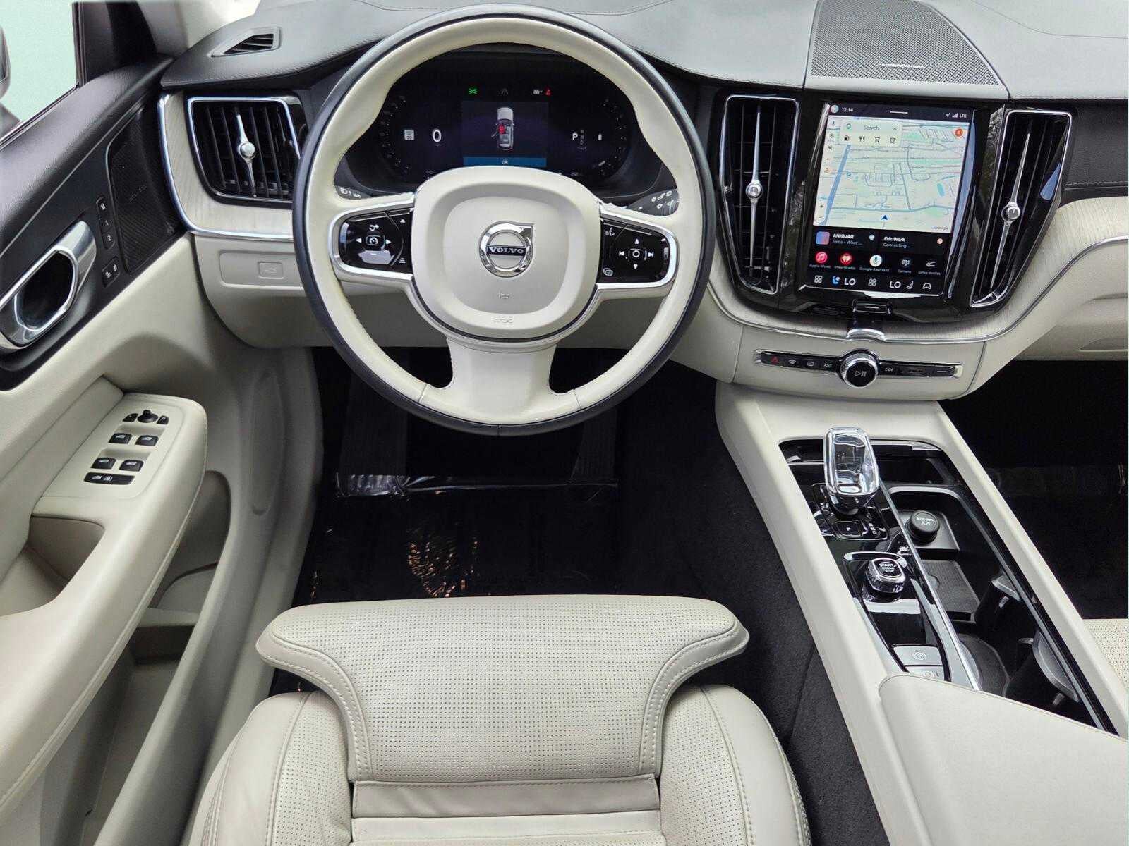 2023 Volvo XC60 Ultimate Bright Theme