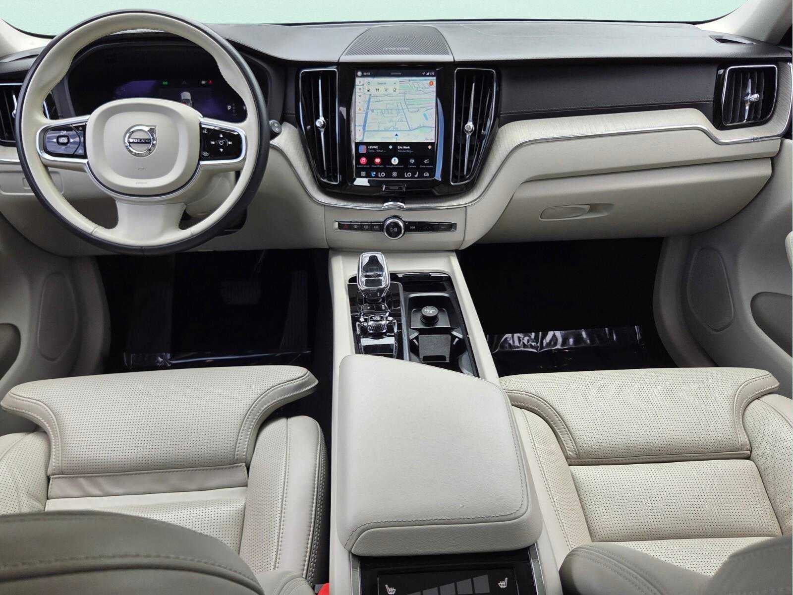 2023 Volvo XC60 Ultimate Bright Theme