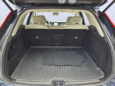 2023 Volvo XC60 Ultimate Bright Theme