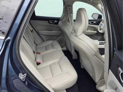 2023 Volvo XC60 Ultimate Bright Theme