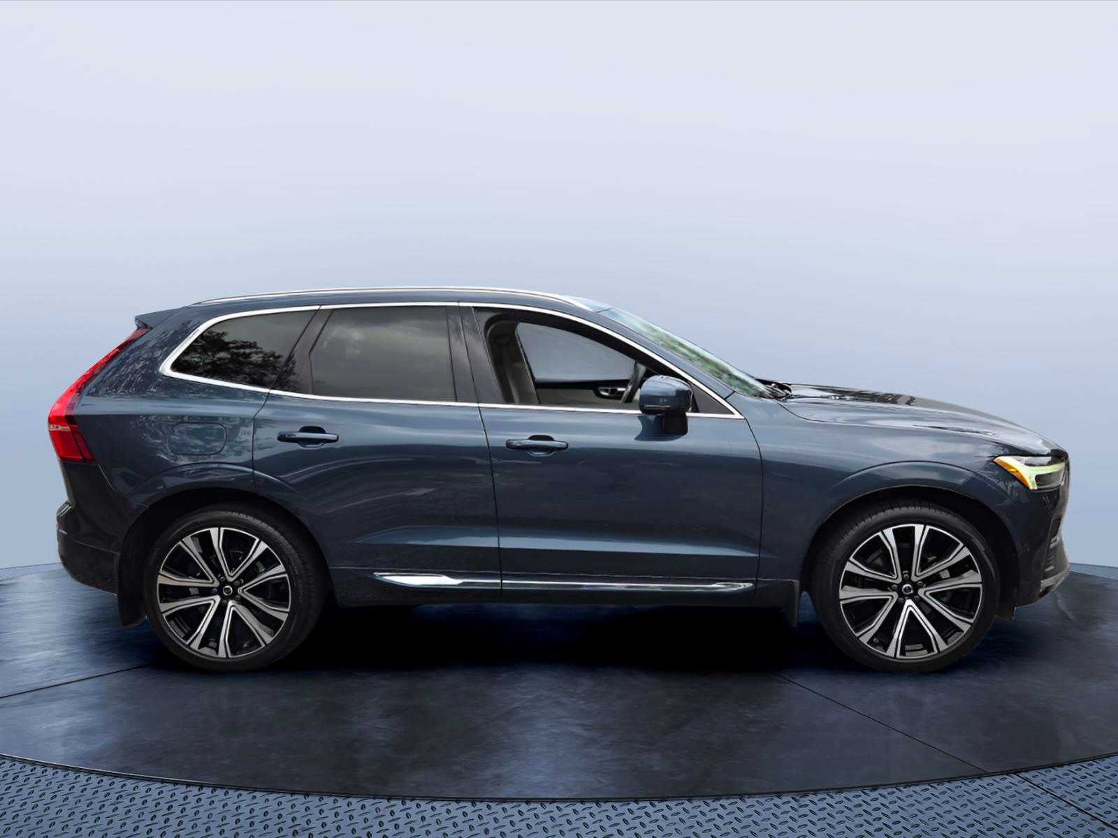 2023 Volvo XC60 Ultimate Bright Theme