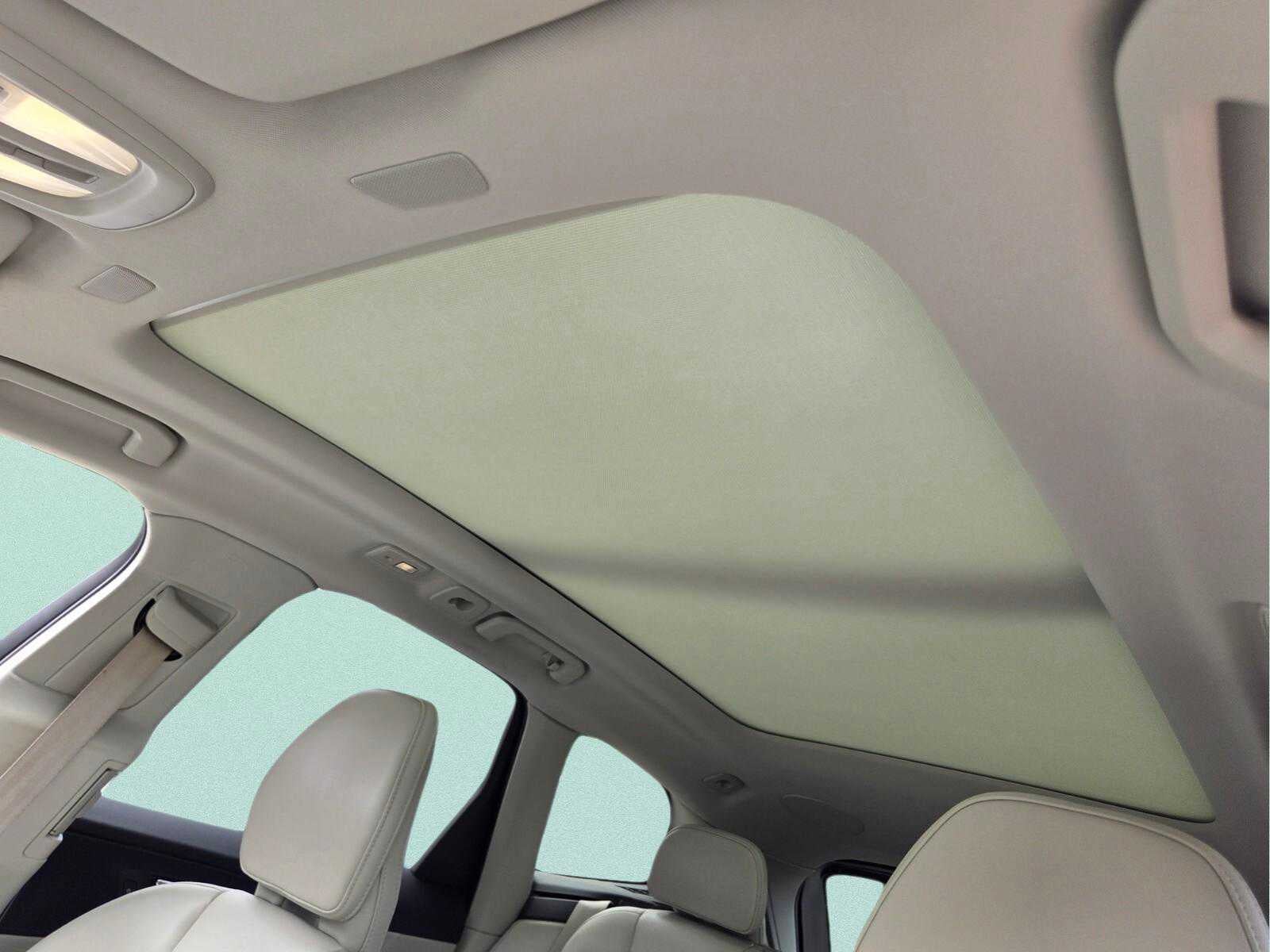 2023 Volvo XC60 Ultimate Bright Theme