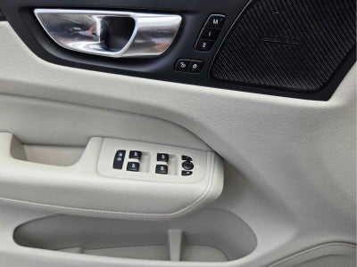 2023 Volvo XC60 Ultimate Bright Theme