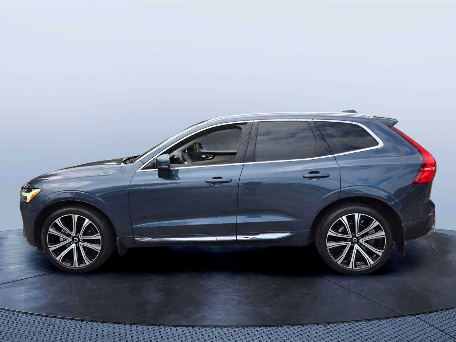 2023 Volvo XC60 Ultimate Bright Theme